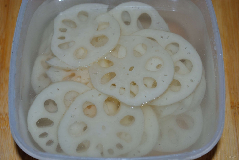藕片怎么洗才能洗干净 89364e4e93e94e75ada3faf14bf7236b.jpg