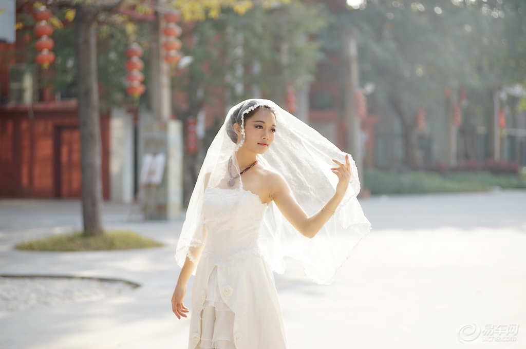 雪白的婚纱_性感雪白大腿美女