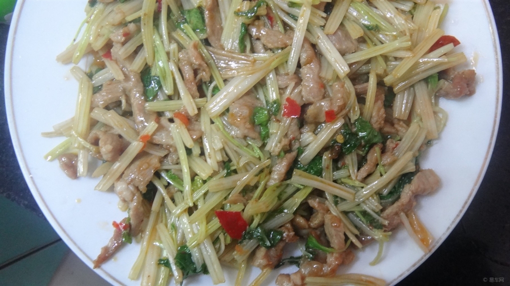 炒芹菜用放盐吗 2456eefce6f0460dadd902a4df0e41b6.jpg