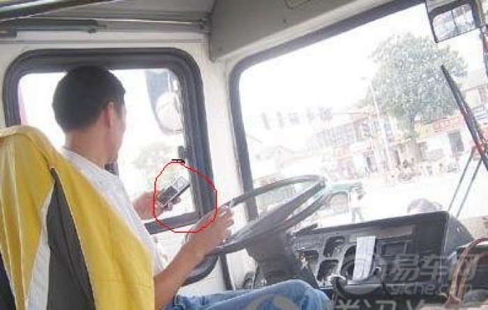 亮点找找看 看看中国人开车有多狠