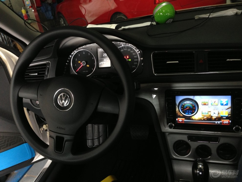 【北京的小伙伴们2013款新朗逸换装导航DVD