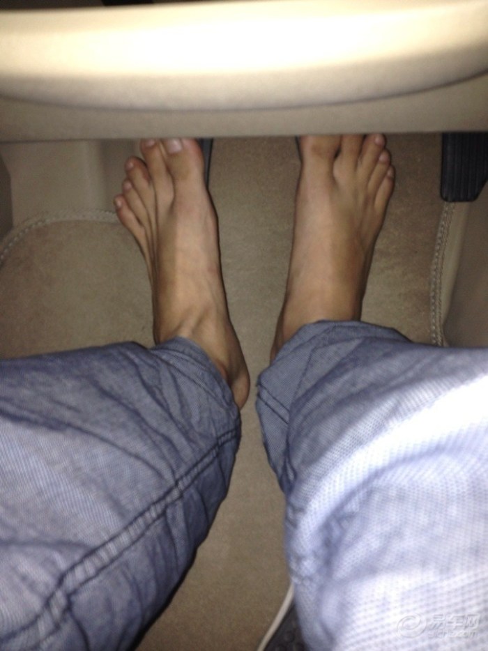 【穿双拖鞋真不好开,脱了打赤脚!】_凯越论坛_汽车论坛-易车网