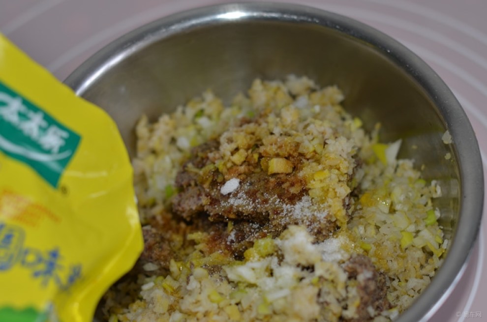 东北酸菜油滋啦水饺
