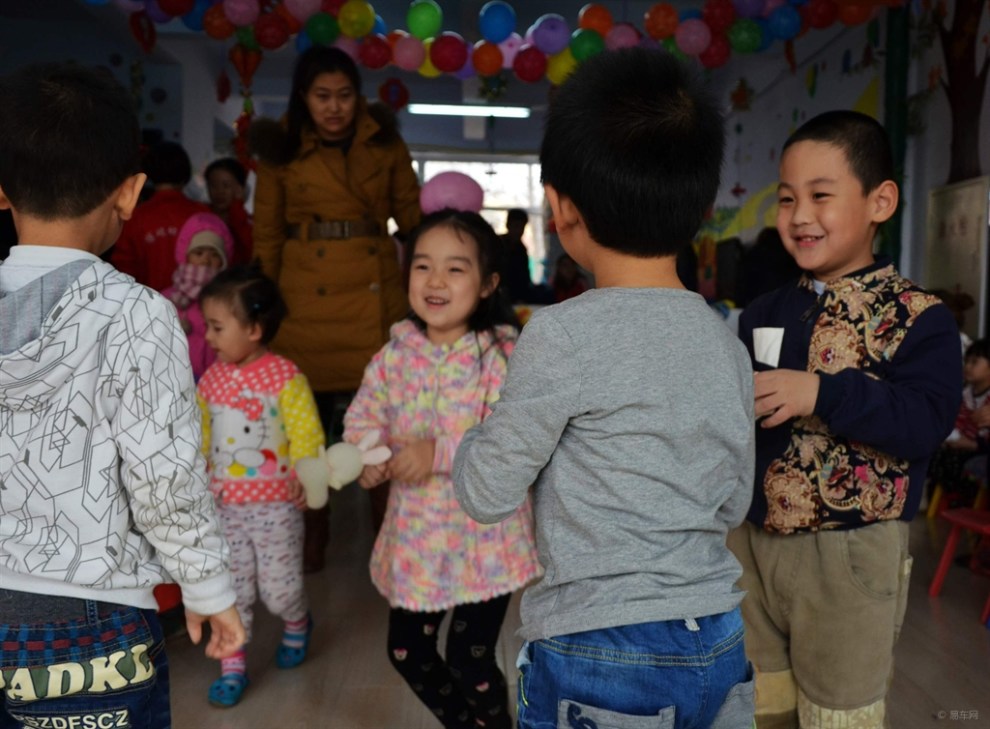 【【宝贝快乐秀】观看宝宝新年前节目表演】_