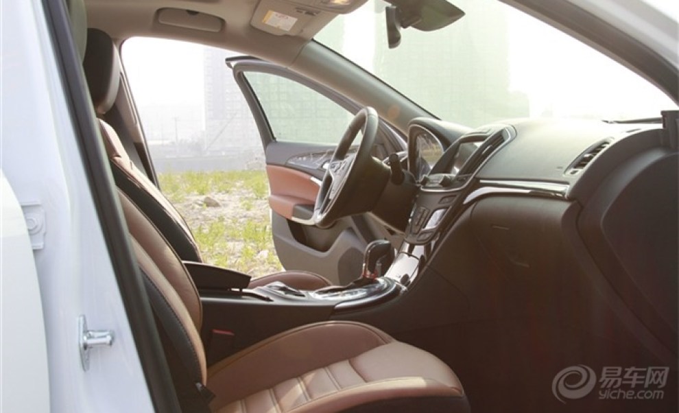 【【提车作业】君威2014款 精英版白色 3月08