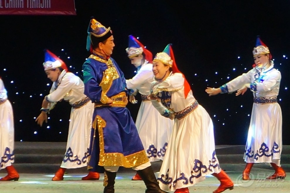 【每两年就举办一次舞蹈大赛。】_天津论坛图