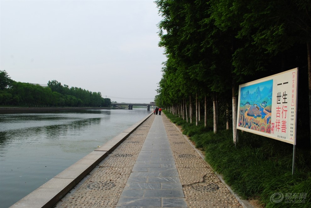 【快步走起河畔东岸观景石道赏拍小南风吹起景