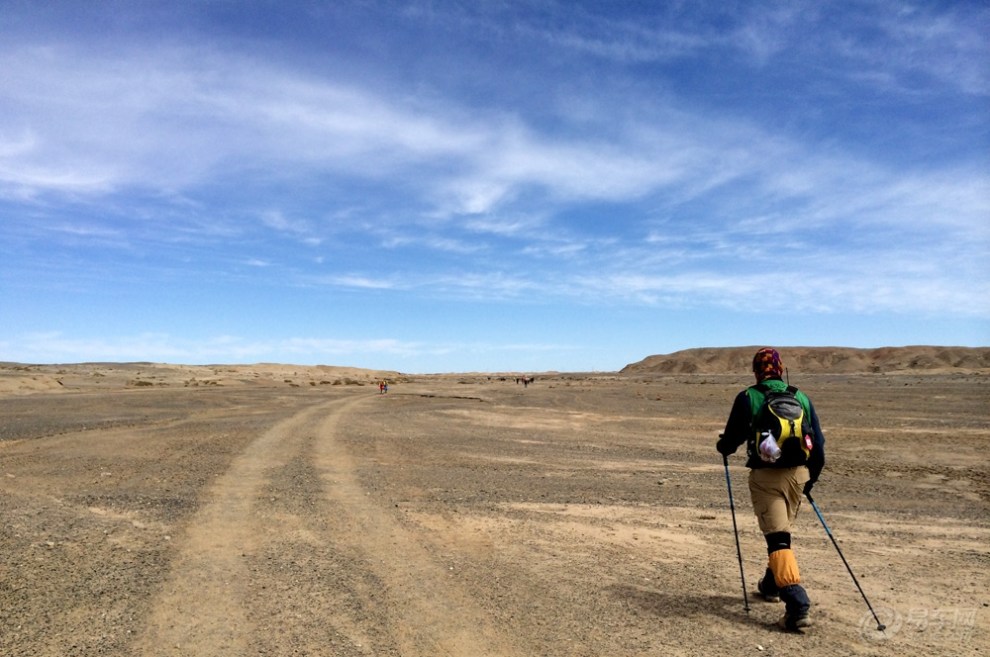 【灵魂向前,身体向后!第九届商学院戈壁徒步挑
