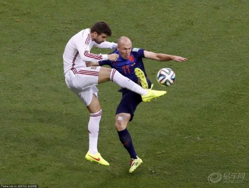 【西班牙1-5荷兰】_易车足球大联盟图片集锦