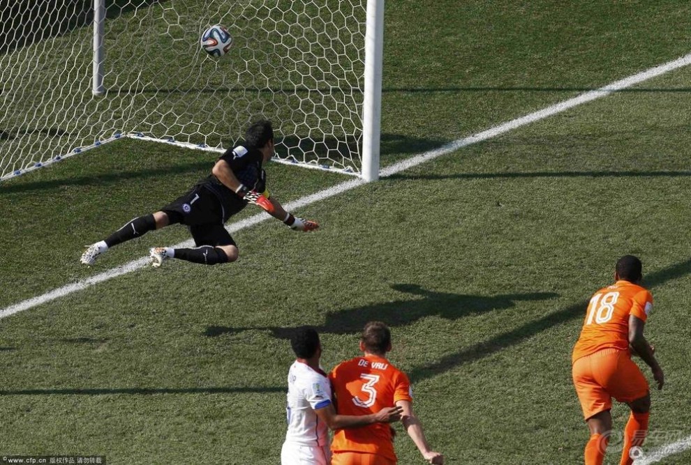 【狂热世界杯之 荷兰2-0智利锁头名 新星破门罗