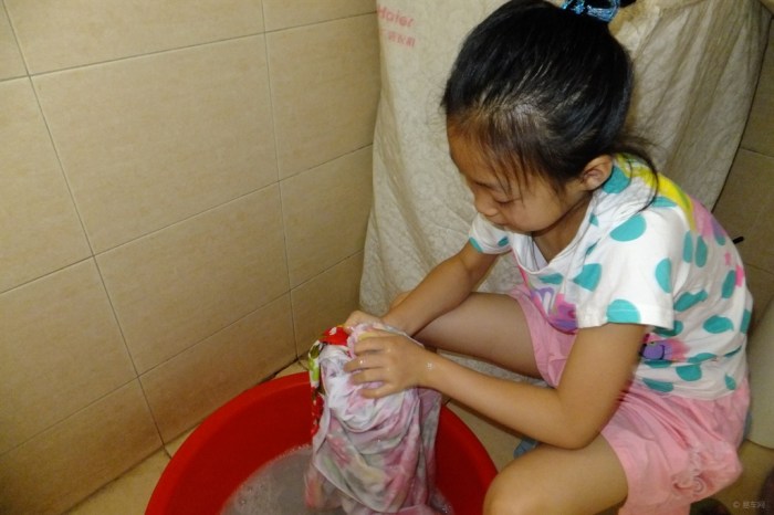 【【每日图说】宝贝姑娘洗衣服】_山西车友会