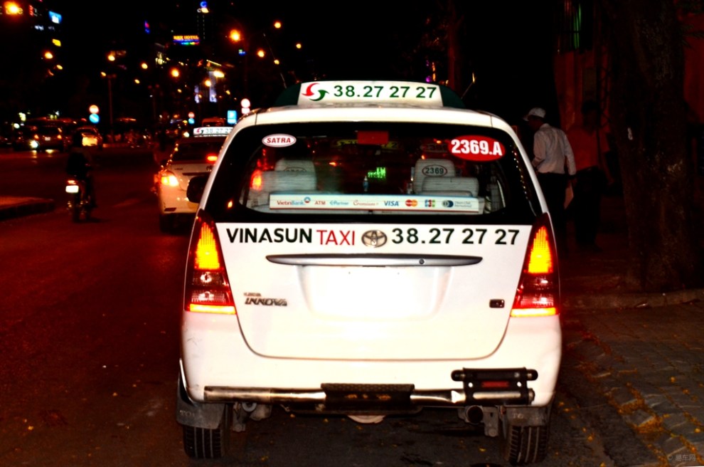 【胡志明市游艇上晚餐过后的逛商场购物时间】