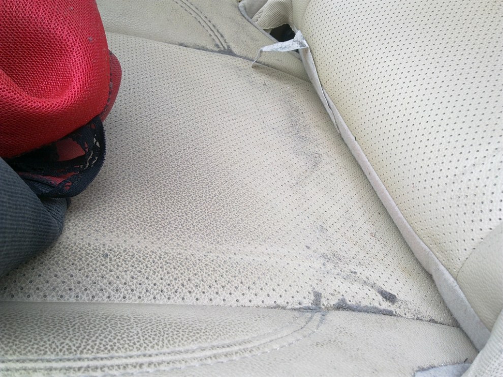 【晚上忘把车窗摇上 下雨了 顺便还想认证车主