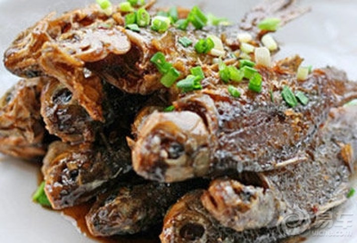 每日美食分享:糖醋小鲫鱼的做法