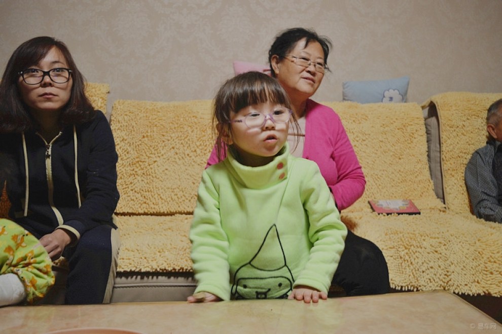 【【超宝动起来】<em>爱看电视</em>的<em>女儿</em>】_超级宝贝