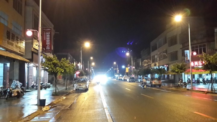 夜晚马路图片真实