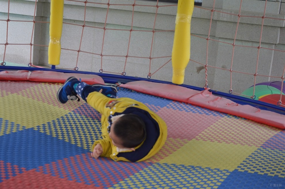 【幼儿园报名玩蹦床】_福建论坛图片集锦