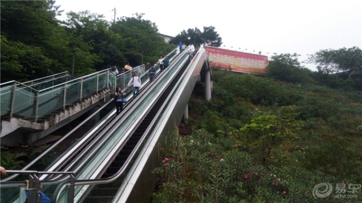 【【首发】重庆特色轻轨车站,坡坡坎坎上!】_