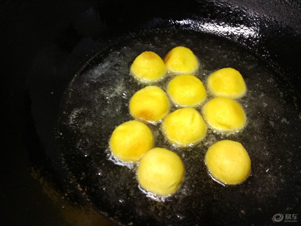 【《舌尖上的过年美食》炸香芋地瓜丸子】_山