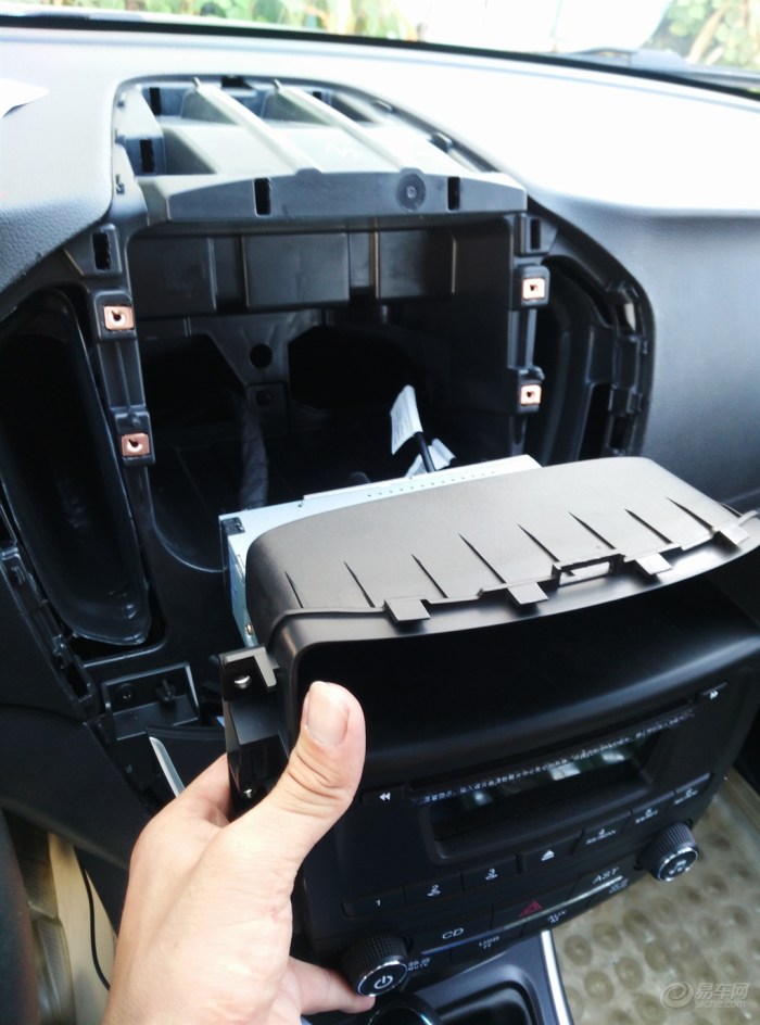 【低配车 加装中控液晶屏多少钱 中控液晶屏重