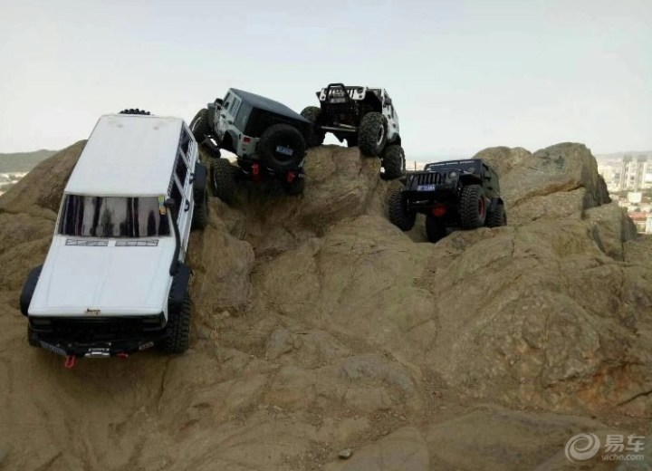 生活处处坎坷 所以我们需要一台越野车。