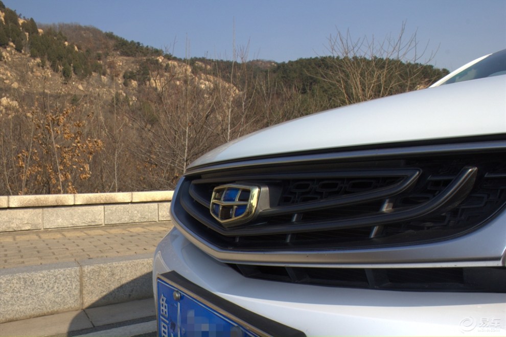 【水声滴滴,凤起涟漪。百转千回,何处觅!小白出