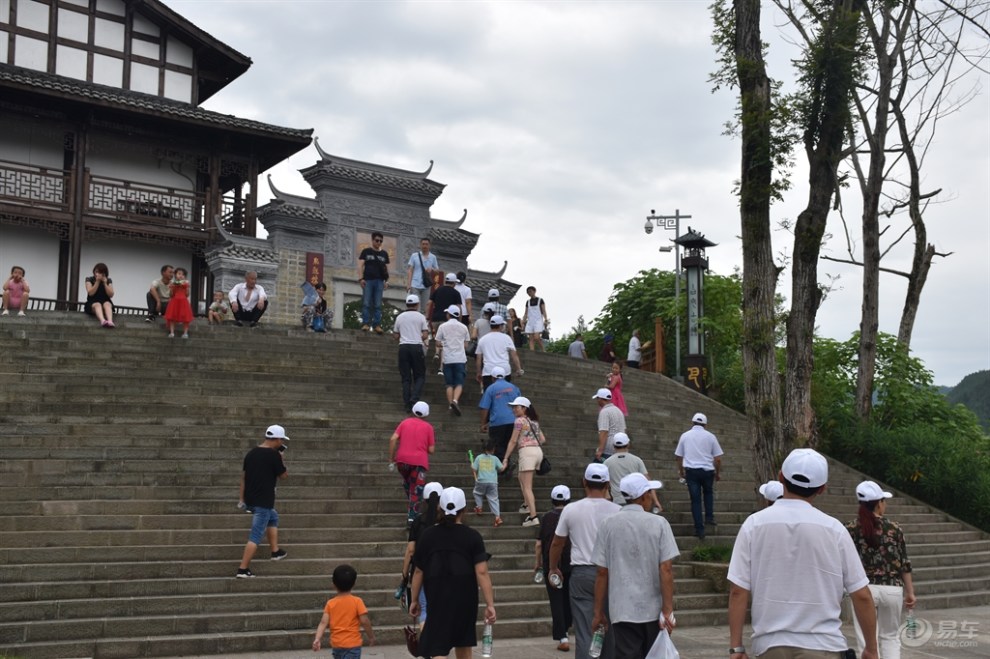 【品质关爱满意随行巴中锦瑞东风风神二对一专