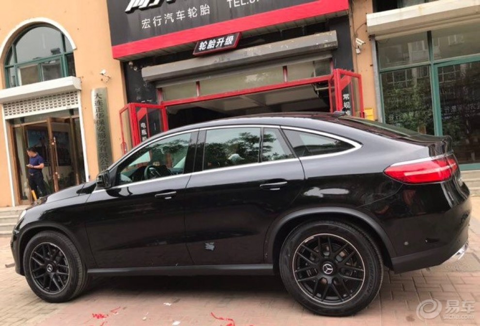 2018奔驰gle320轿跑suv