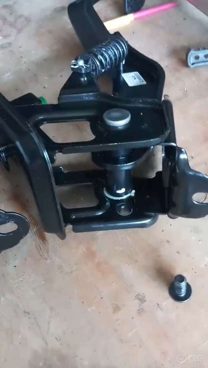 大通G10-更换离合器支架详细作业