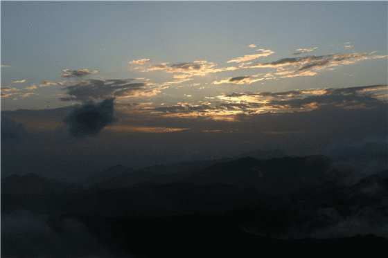 背景 壁纸 风景 天空 桌面 560_373 gif 动态图 动图