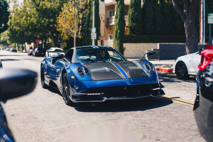 蓝碳pagani huayra bc
