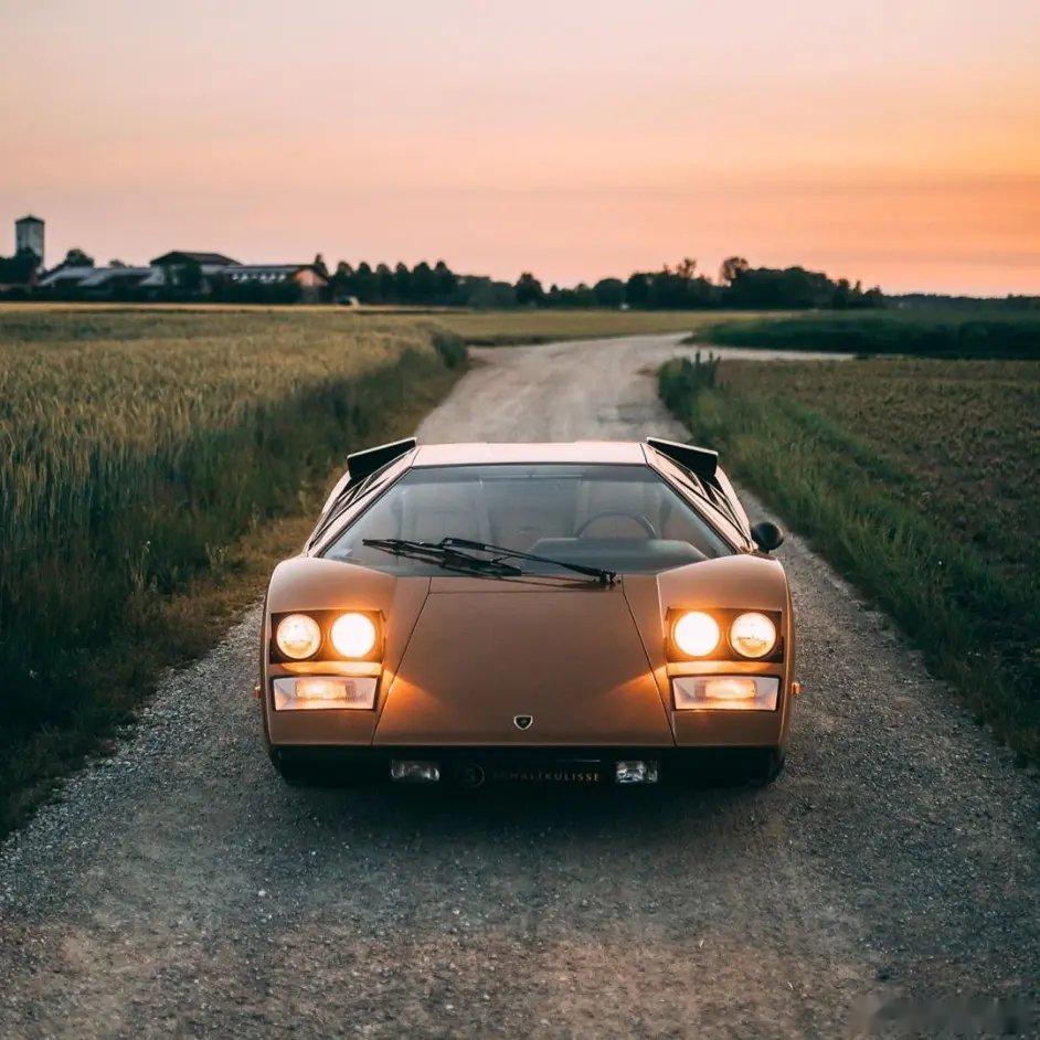 兰博基尼countach lp400 73被称做兰博基尼史上最贵的跑车之一 73