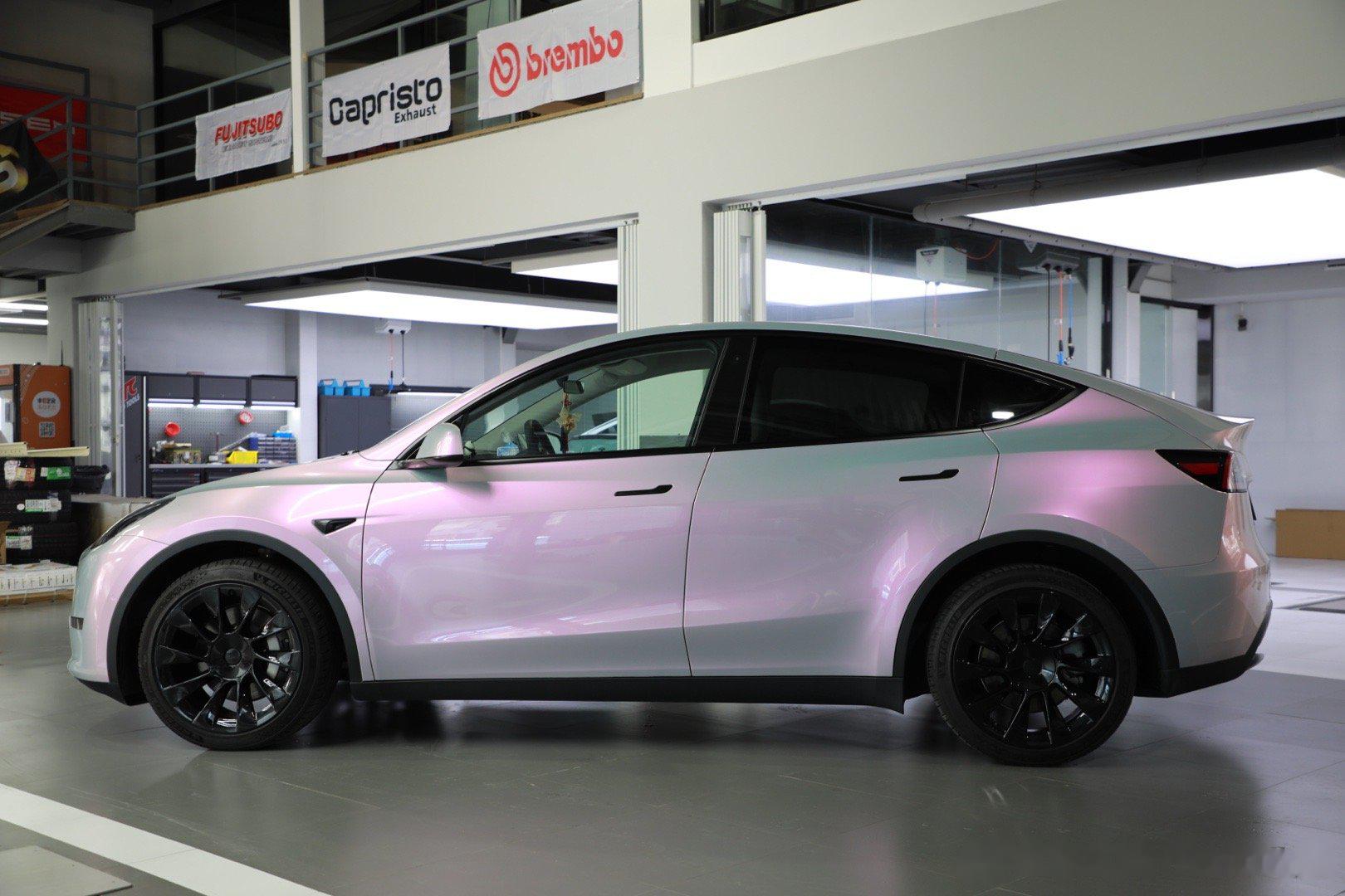 特斯拉model y改色贴膜 ax pet 梦幻灰完工 灰与紫渐变色系 你喜欢吗