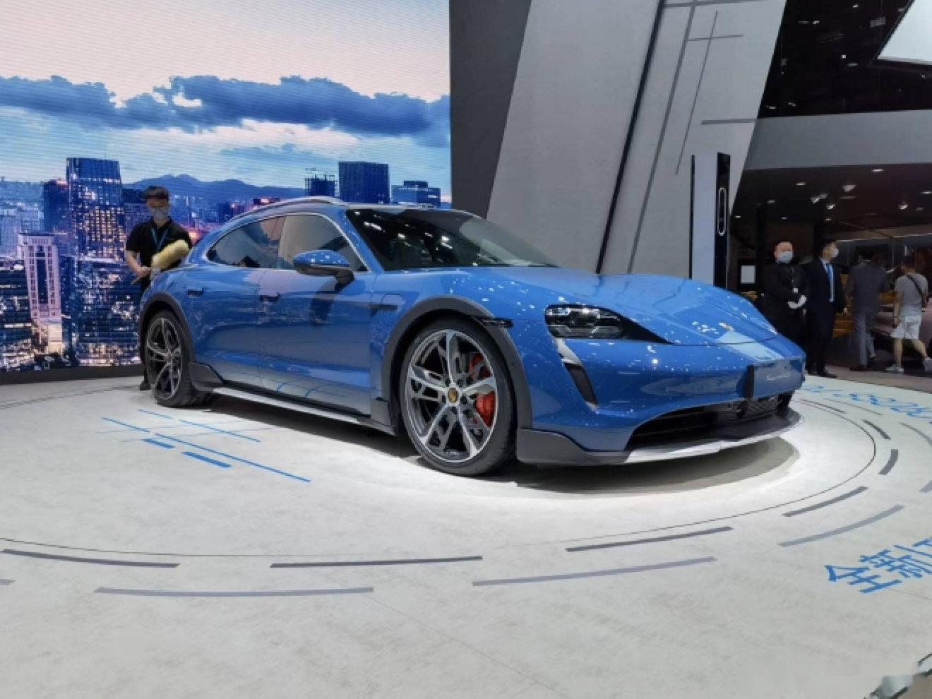 保时捷taycan cross turismo,可以看做是保时捷taycan的跨