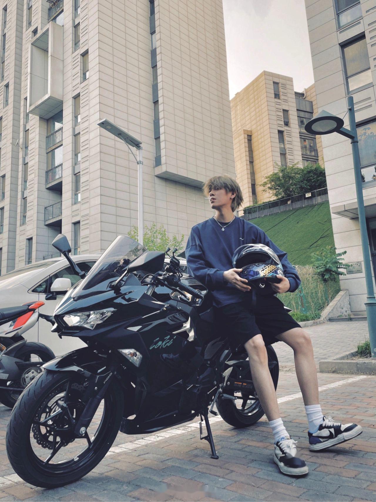 罗文祺#机车男孩# #罗沛祺lpq# 今日份的库存,还