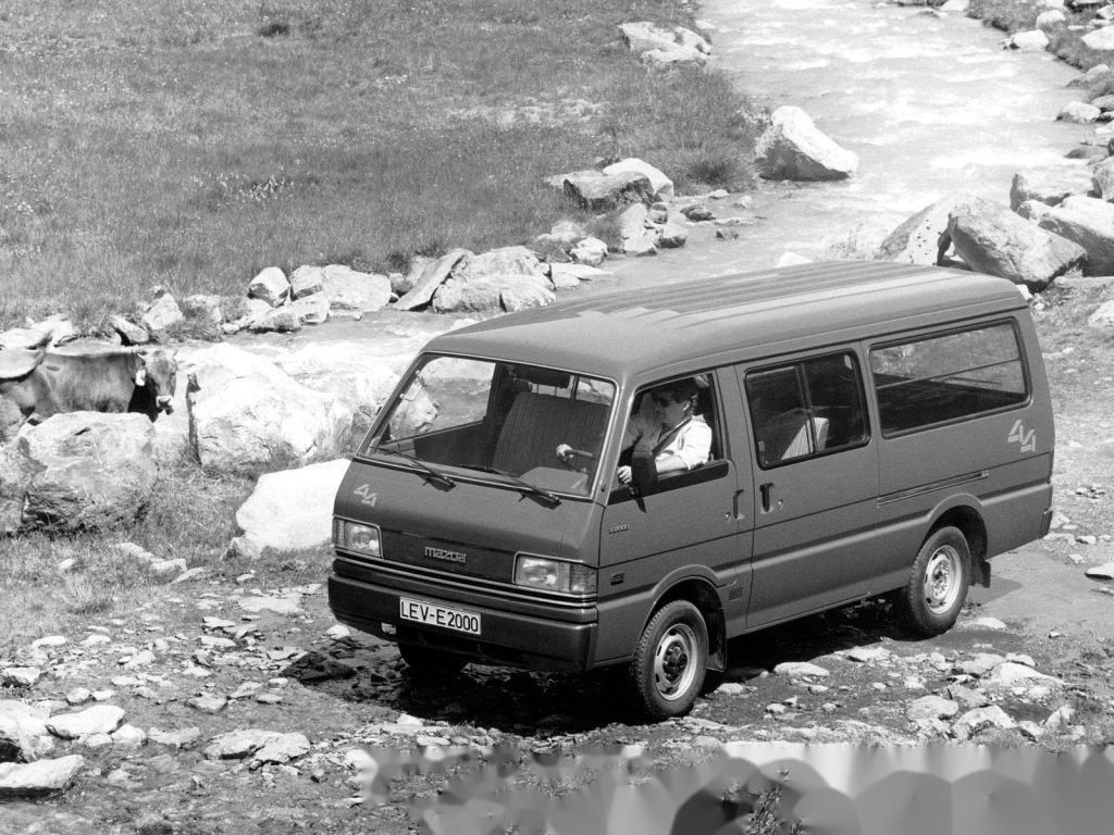 话说早在1986年,还不塞车的马自达就给第三代e系列(bongo)提供过四驱