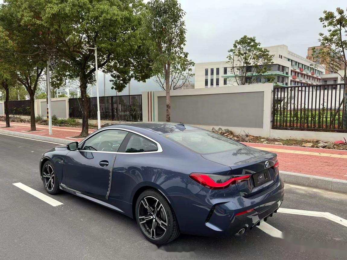 宝马 425i 双门m运动套装 极速蓝/火山红(图片仅供参考) 现车加价2