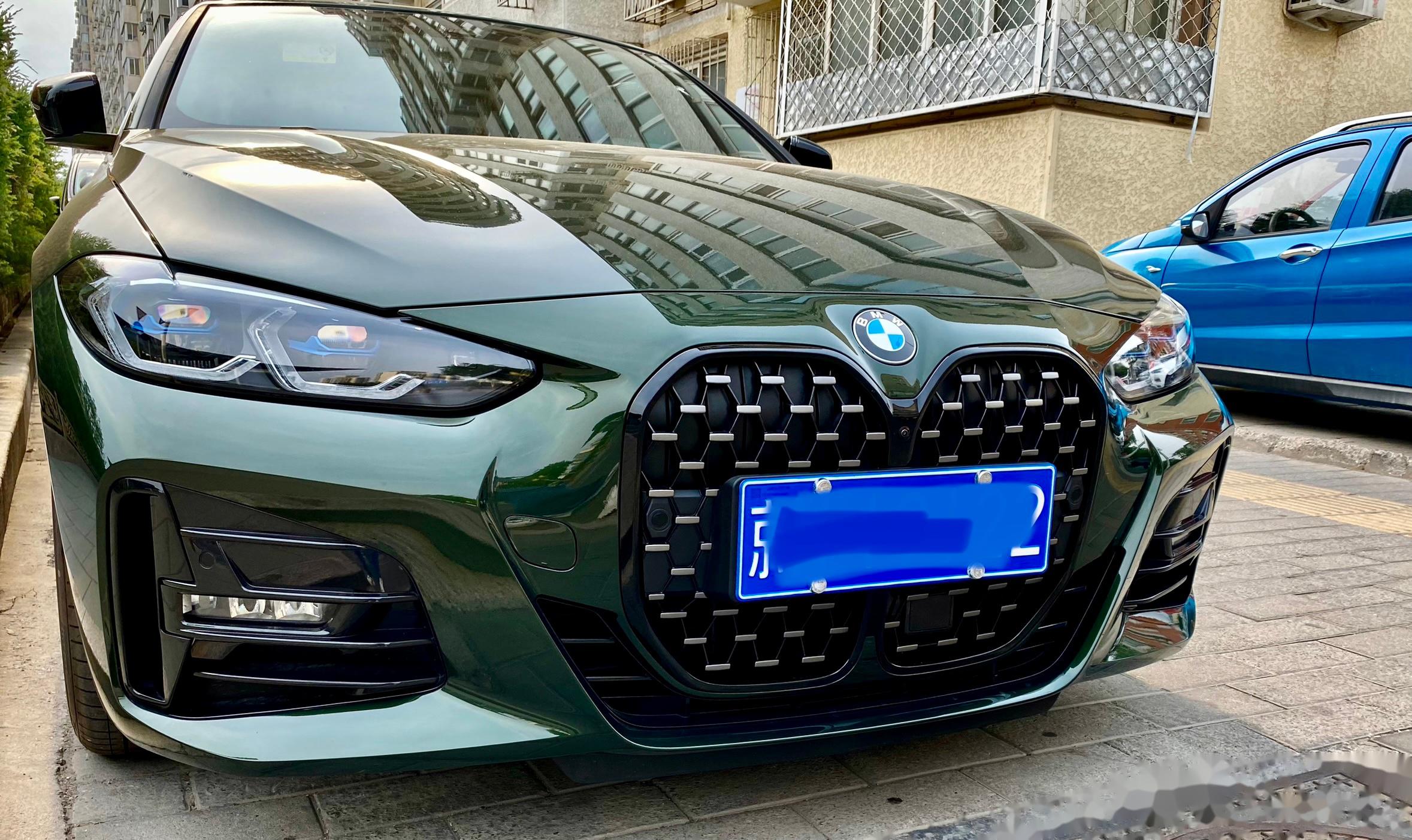 宝马宝马宝马4系第一次被大鼻孔帅到还得感谢这个轮毂卡钳和祖母绿