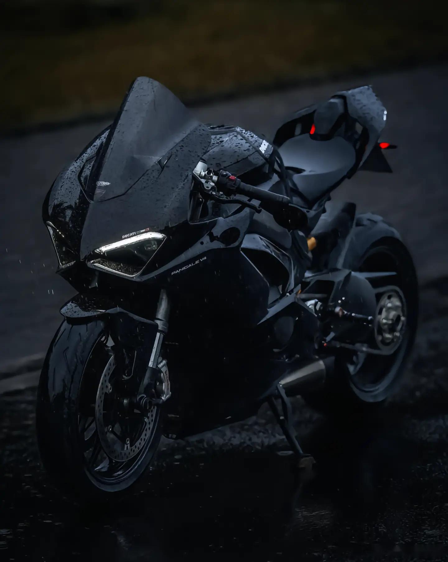 杜卡迪# 在互联网看多了高品质的生活,而丢失了自己的普通,所以人们