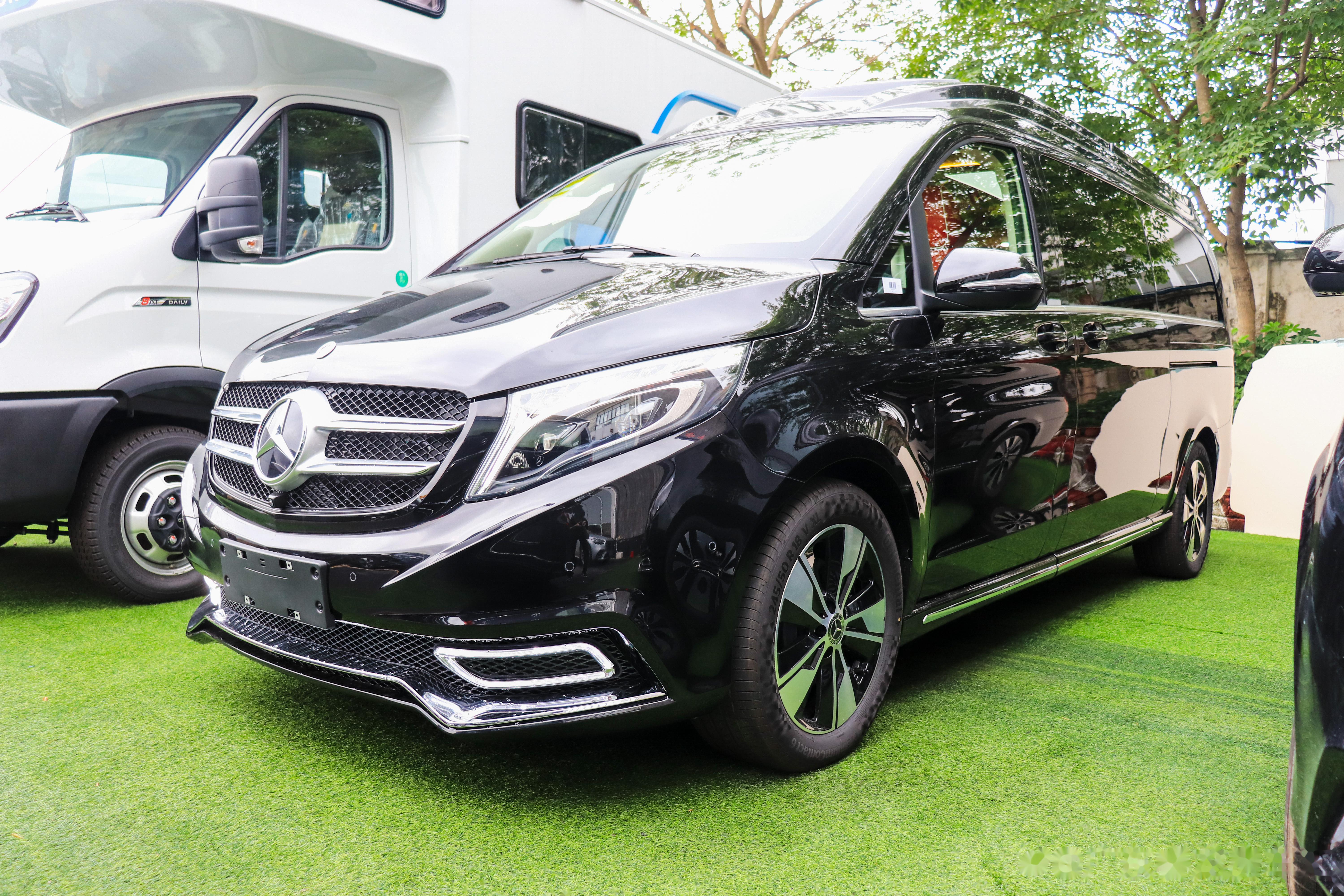 铂驰商务车潮起东方款 高顶无隔断七座设计,时尚典雅的内饰风格,奢华