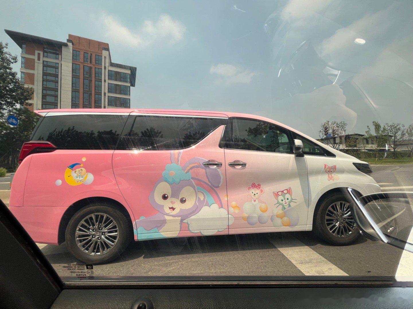 人生巅峰不是多么nb的小跑车 而是一辆卡通涂装的埃尔法