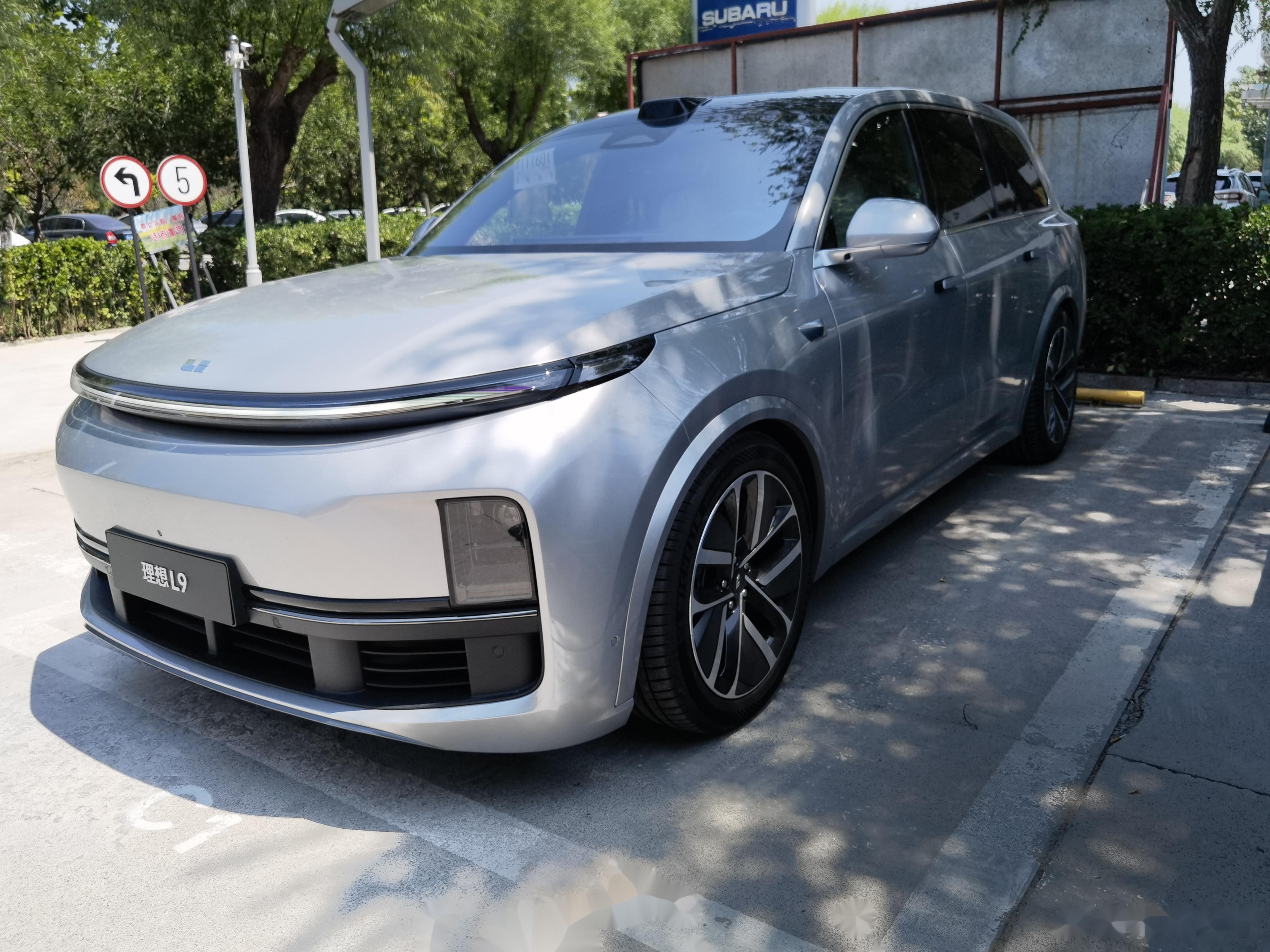 Li Auto L9 SUV Official Images Released In China