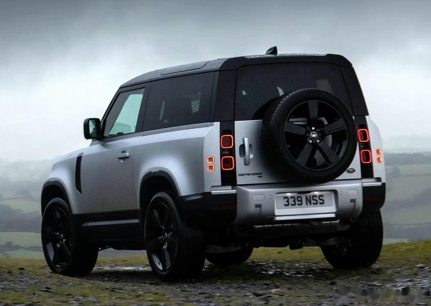 路虎卫士太帅了!开了朋友的两门的,太上头了.