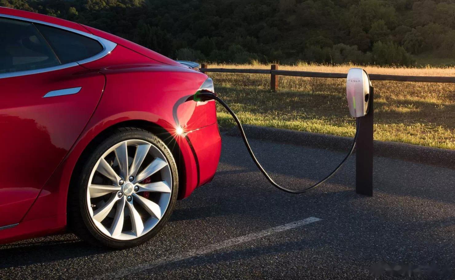 特斯拉时报# 特斯拉第三代壁挂式充电桩内建wi-fi 功能,已可收费