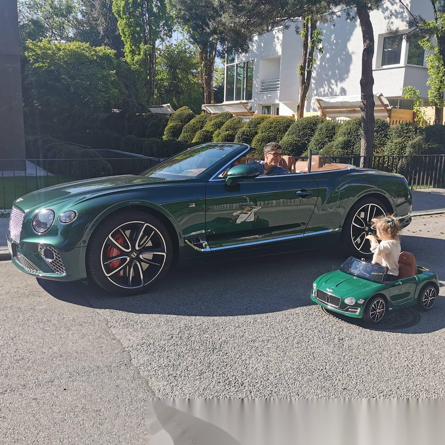 09,号码都很靓 蓝色的一辆购于2016年,车_迈莎锐欧陆社区_易车社区