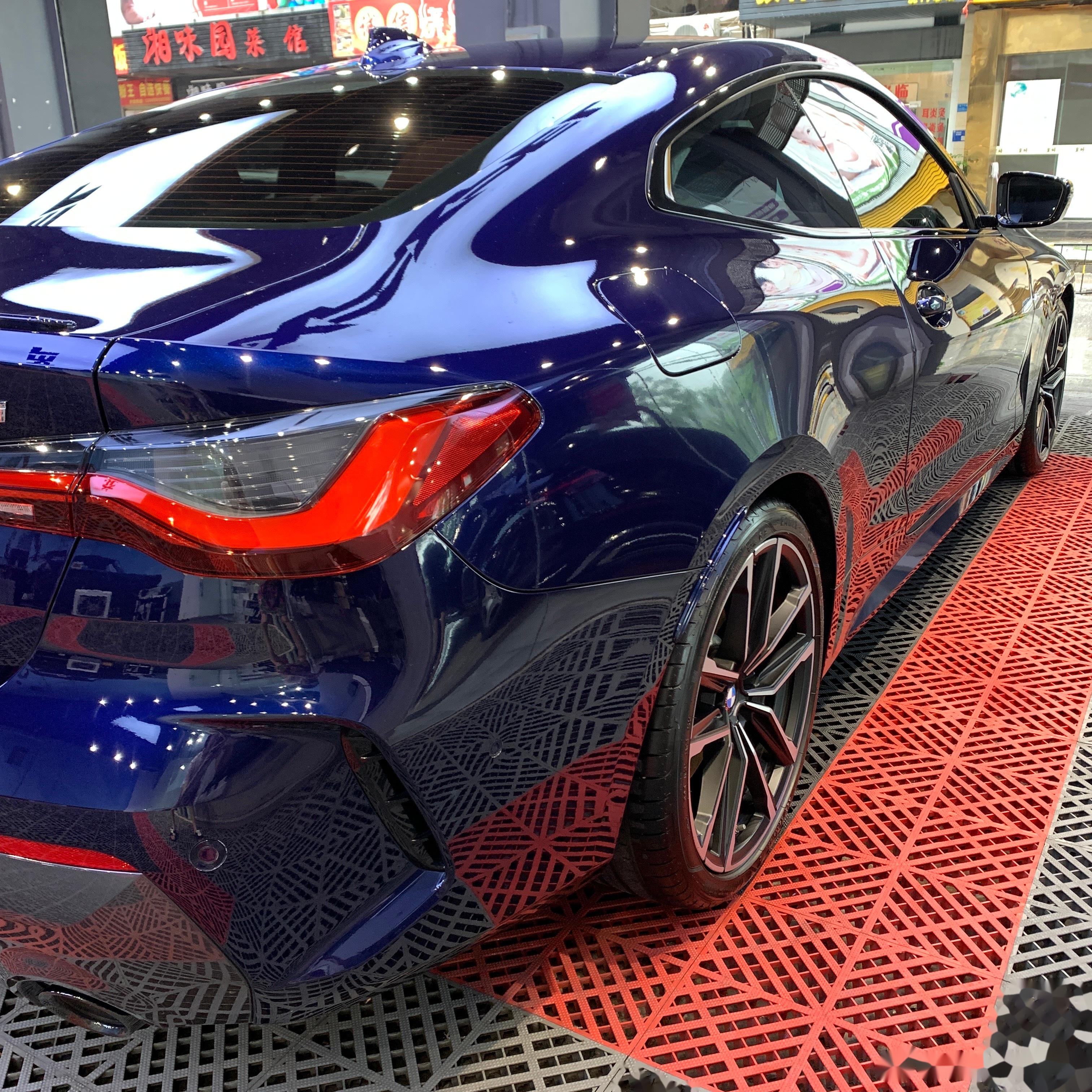 一抹帅气的丹泉石蓝. 一面养护,一面艺术. #宝马##宝马430i##打蜡# 东