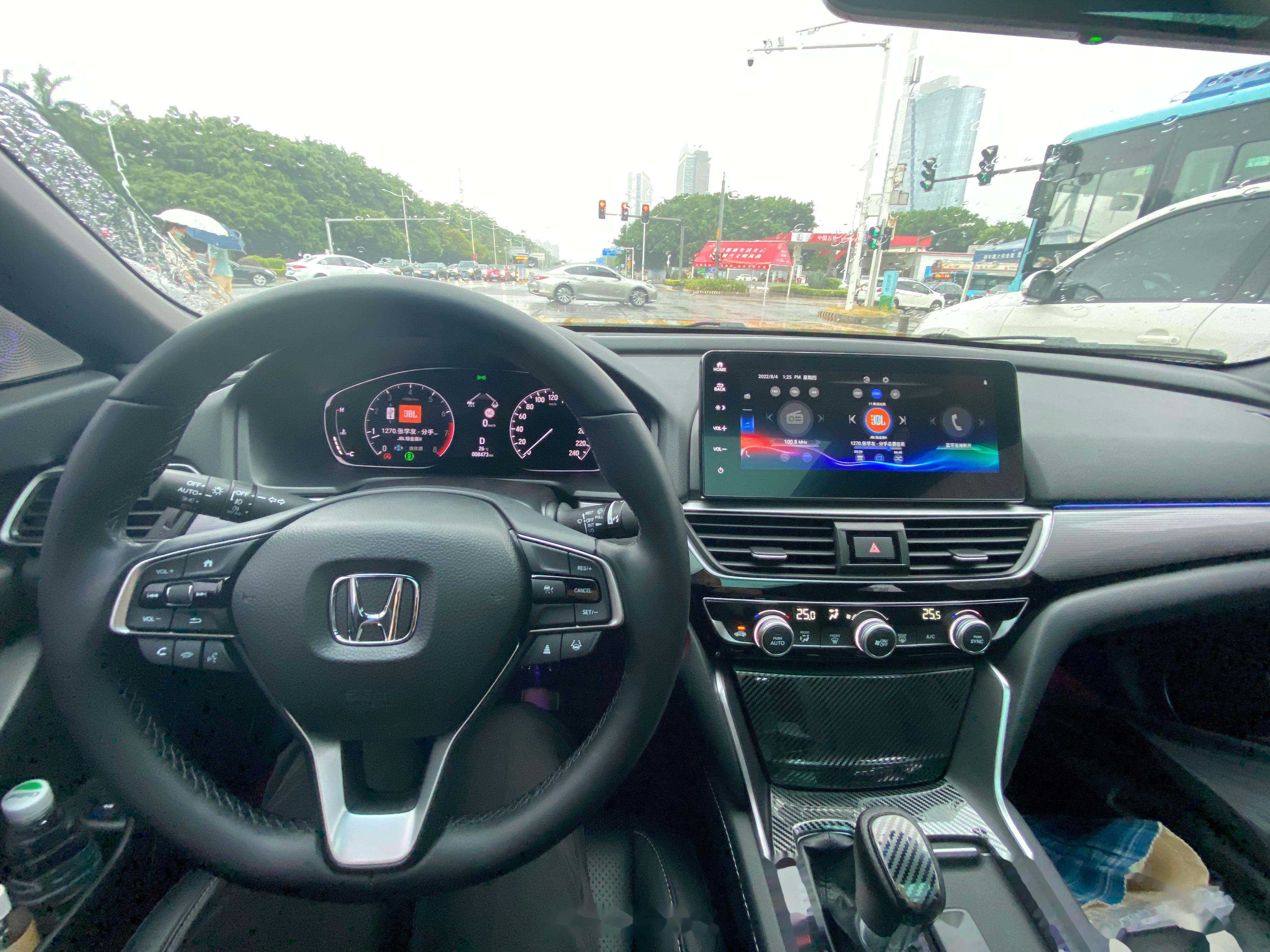 开别人的总是小心翼翼地 英诗派,在日本车内饰方面已经不错了 显示屏