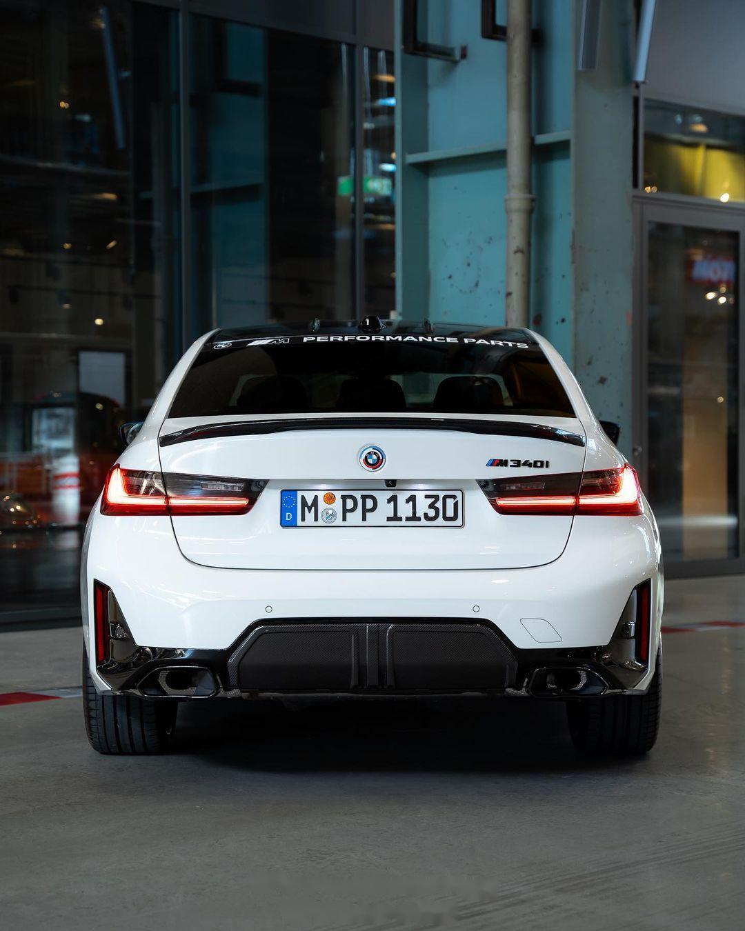 宝马m340i,新3系长这样,好像m performance套件也救不了,大灯没