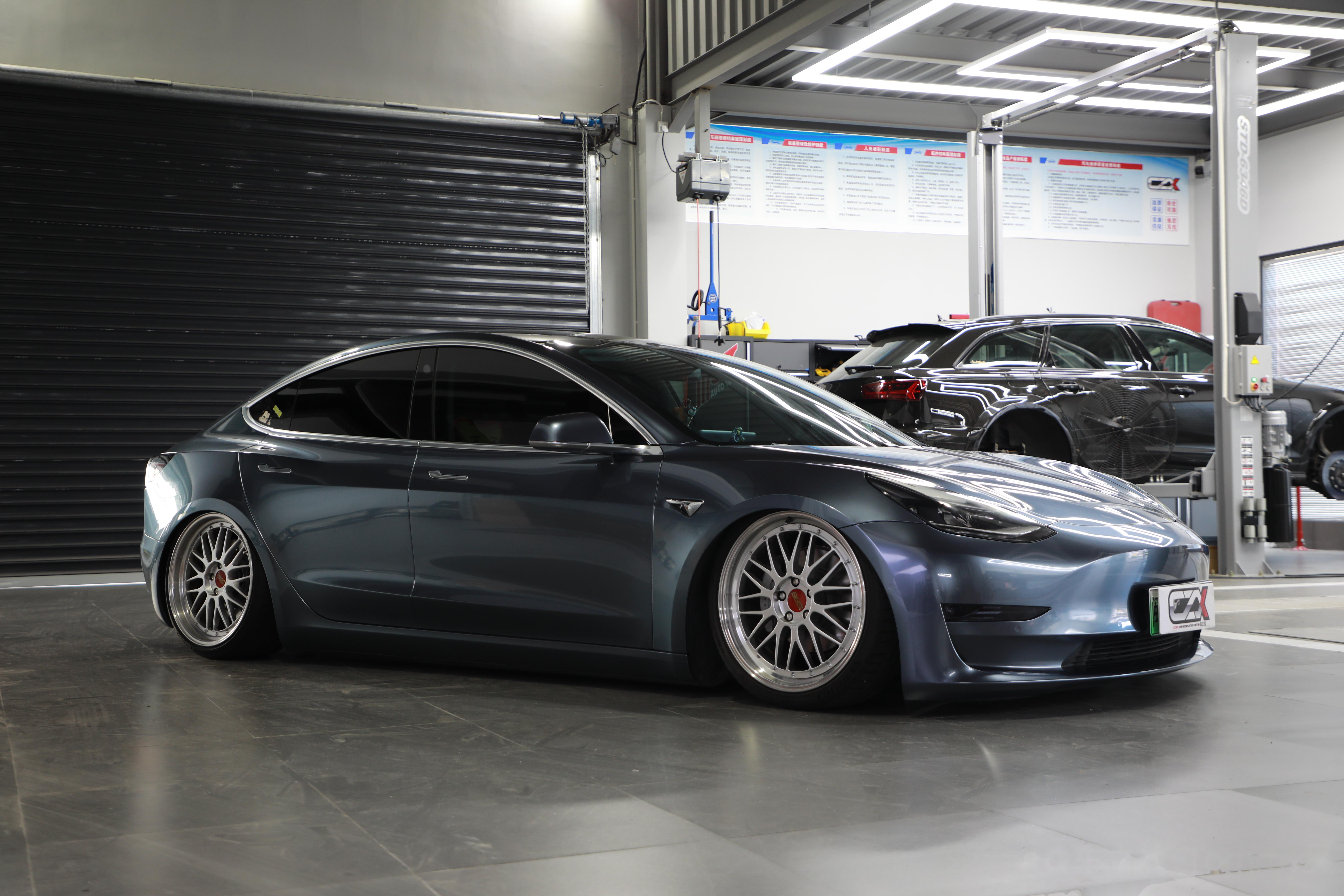 特斯拉model 3改装 onair空气悬挂与bbs lm 20寸轮毂的完美演绎