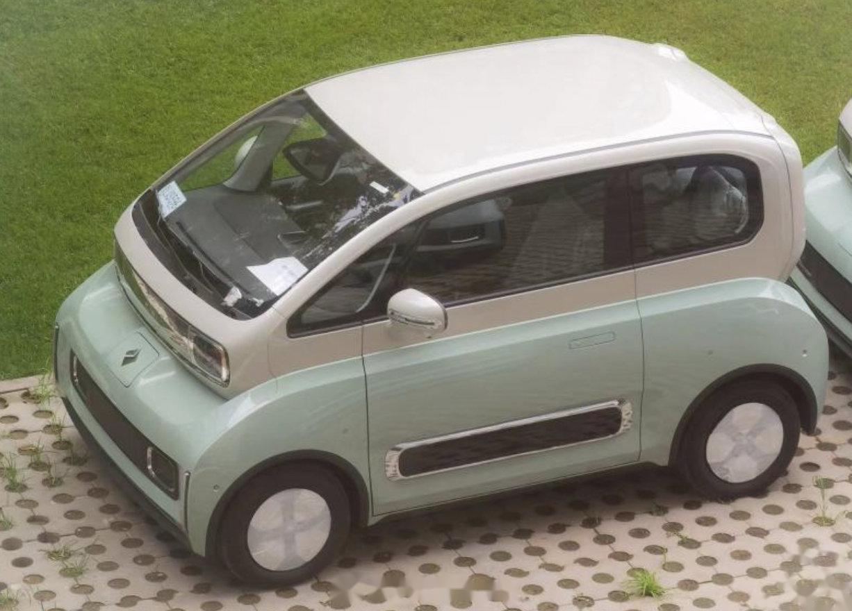 网传一组2023款宝骏kiwi ev无伪实车图,外观基本上没有啥变化,新增了